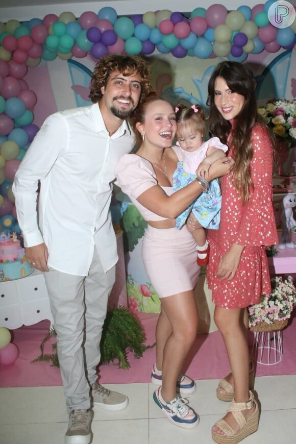 Larissa Manoela se divertiu em aniversário da filha de Eike Duarte e Natalia Vivacqua