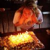 Fernanda Gentil ganhou um bolo surpresa no dia de seu aniversário