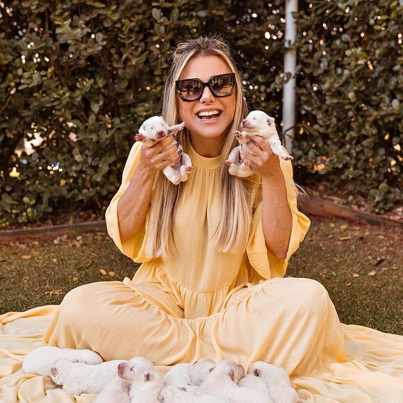 Virgínia decidiu, junto com Zé Felipe, dar uma cachorrinha da mesma raça que faleceu para Poliana