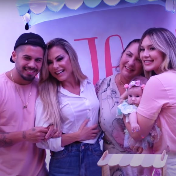 Poliana brincou com o desastre e disse 'segue o baile'