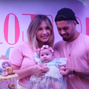 Virgínia escolheu o tema de donuts para o terceiro mesversário de Maria Alice