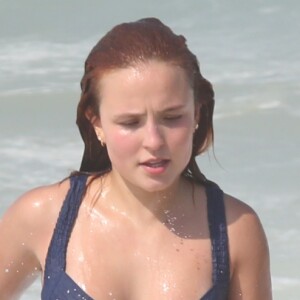 Larissa Manoela curtiu dia de praia no Rio de Janeiro nesta quarta-feira, 08 de setembro de 2020