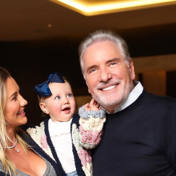 Ana Paula Siebert e Roberto Justus comemoraram recentemente o aniversário de 1 ano da filha, Vicky