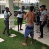 Churrasco de Neymar tem roda de pagode com Thiaguinho cantando