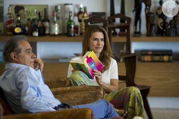 Maitê Proença e Adriana Calcanhoto engataram em romance na festa do ex-namorado da atriz, Zé Maurício Machline, em maio
