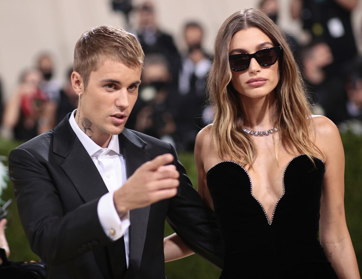 photos-camila-cabello-shawn-mendes-justin-and-hailey-bieber-walk-the