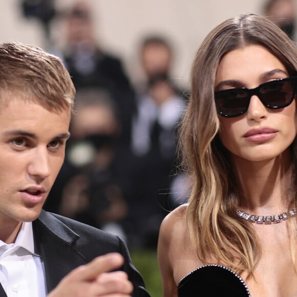 Justin Bieber e Hailey Baldwin desfilaram no red carpet do MET Gala 2021