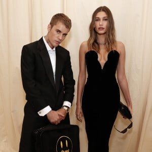 MET Gala 2021 teve Justin Bieber e Hailey Baldwin com looks combinando