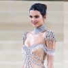 Kendall Jenner usou vestido Givenchy com transparência