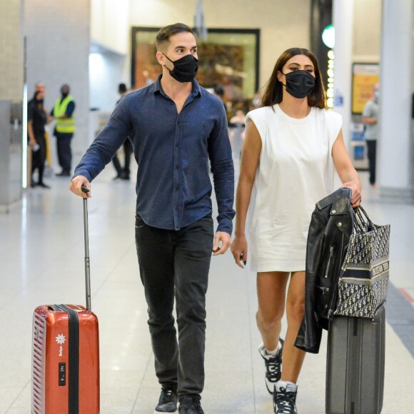 Juliana Paes desembarcou no aeroporto Santos Dumont, no Rio de Janeiro