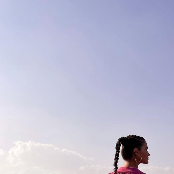 Aerolook de Andressa Suita é marcado por bolsa grande