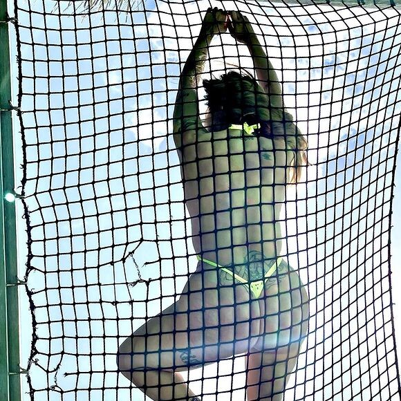 Modelo de biquíni de Cleo era fio dental