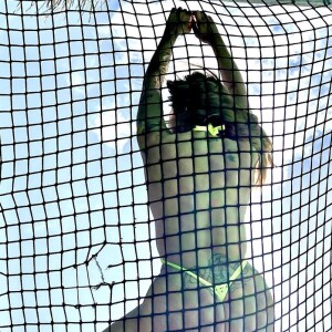 Biquíni fio-dental é um dos favoritos de Cleo