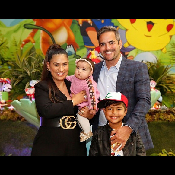 Simone Mendes é mãe de Henry e Zaya