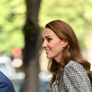 Kate Middleton recicla vestido da Zara de R$ 120. Detalhes!