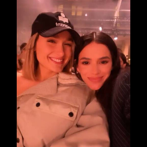 Bruna Marquezine e Sasha Meneghel estiveram na Semana de Moda de Paris, porém só foram vistas juntas em uma ocasião, no dia 30 de outubro