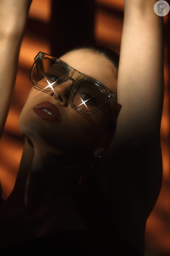 A Colcci Eyewear, que tem a atriz Camila Queiroz como embaixadora, lança a segunda coleção CQ inspirada na atmosfera de Nova York