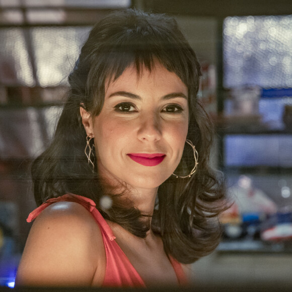 Novela 'Um Lugar ao Sol': Lara (Andreia Horta) namora Christian (Cauã Reymond), gêmeo de Christofer/Renato (Cauã Reymond)