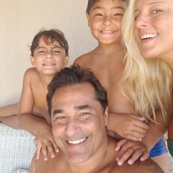 Luciano Szafir é casado com a cantora Luhanna Melloni, com quem tem dois filhos