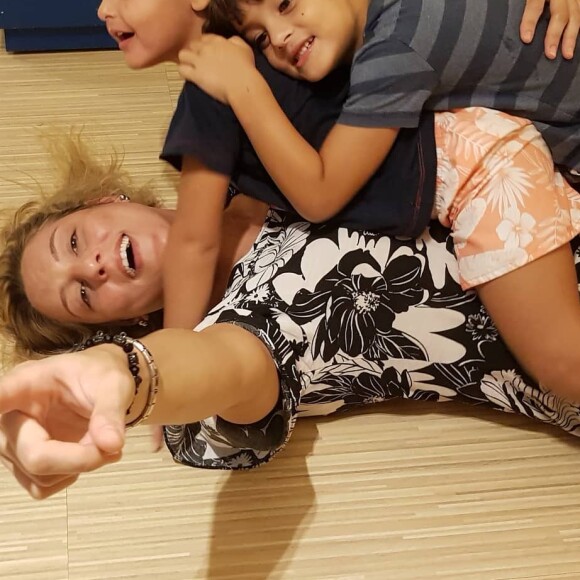 Filha de Luciano Szafir, Sasha Meneghel posou sorridente com os irmãos