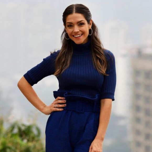 Calça clochard compõe os diversos tipos de looks de Thais Fersoza