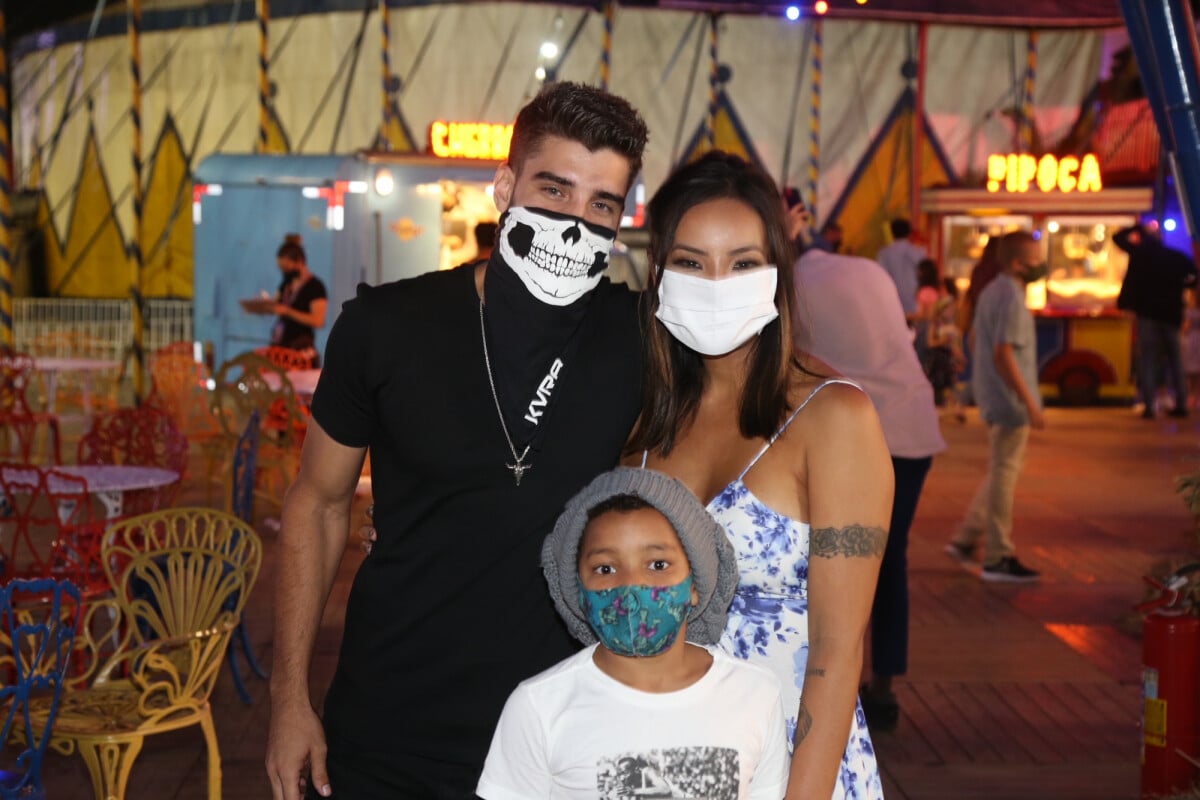 Foto: Pais de Wallace, Carol Nakamura e Guilherme Leonel prestigiaram ...