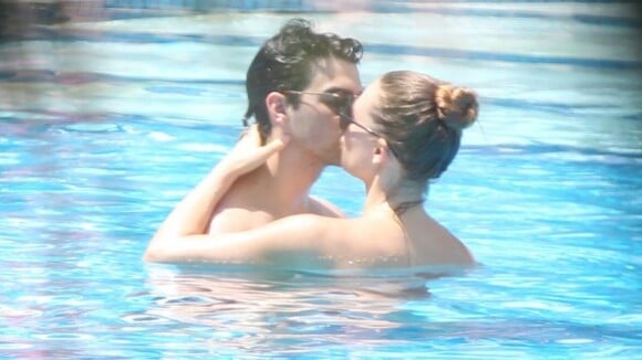 Jonas Brothers curtem piscina de hotel antes de apresentação no Rio de Janeiro