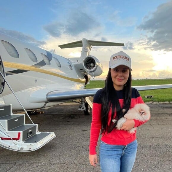 Maraisa leva pet em avião