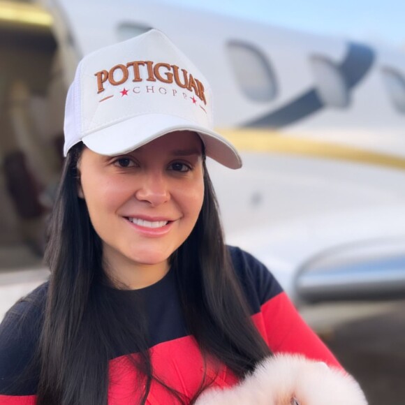 Maraisa viaja ao Rio com cachorro