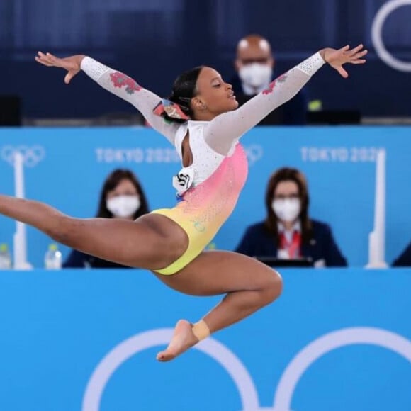 Rebeca Andrade se classifica para final das barras paralelas, salto e trave no mundial de ginástica