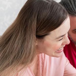 Filha mais nova de Thaeme Mariôto chamou atenção em foto postada pela cantora