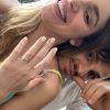 Bruna Santana mostra anel de noivado nas redes sociais