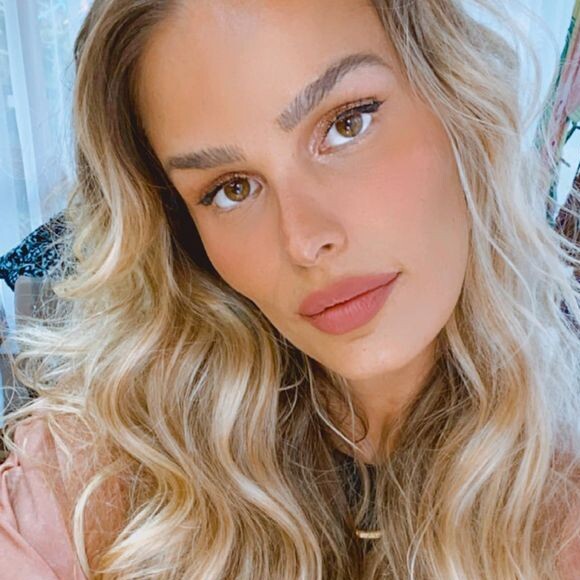 Yasmin Brunet negou que haveria vídeo íntimo seu em posse de qualquer parente de Gabriel Medina