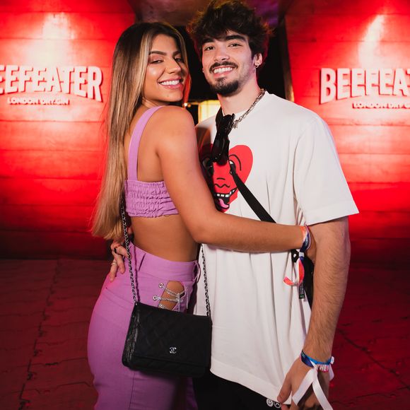 Hariany Almeida curtiu evento com namorado, José Victor Pires