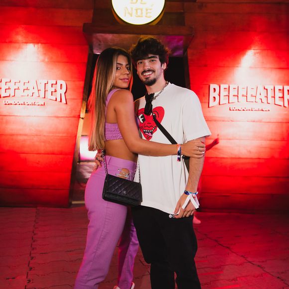 Hariany Almeida assumiu namoro com ex-astro mirim, José Victor Pires