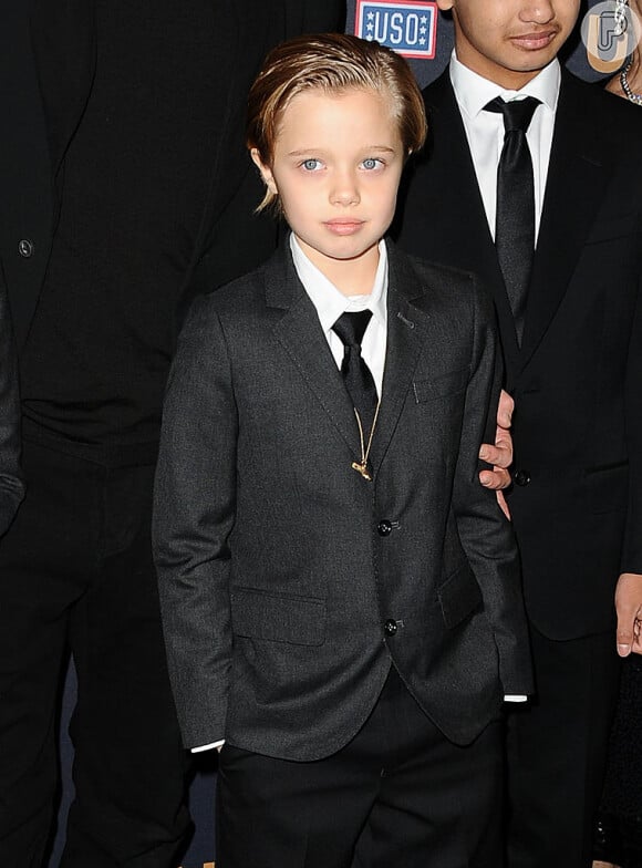 Em uma première em 2014, Shiloh Jolie-Pitt escolheu ir de terno e gravata