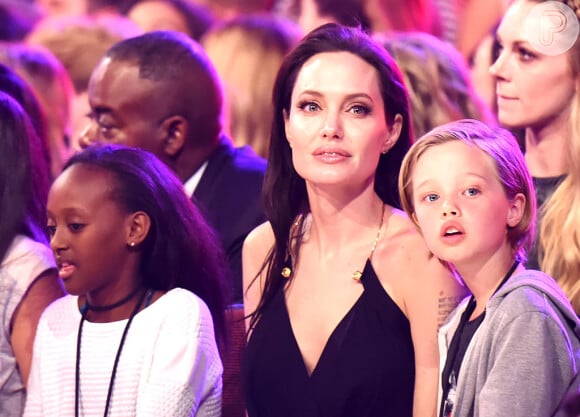 Shiloh Jolie-Pitt usou roupas distintas das consideradas 'tradicionais' pela sociedade