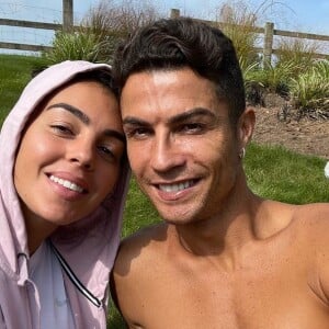 A revelação foi feita em postagem conjunta de Cristiano Ronaldo e a esposa, Georgina Rodríguez
