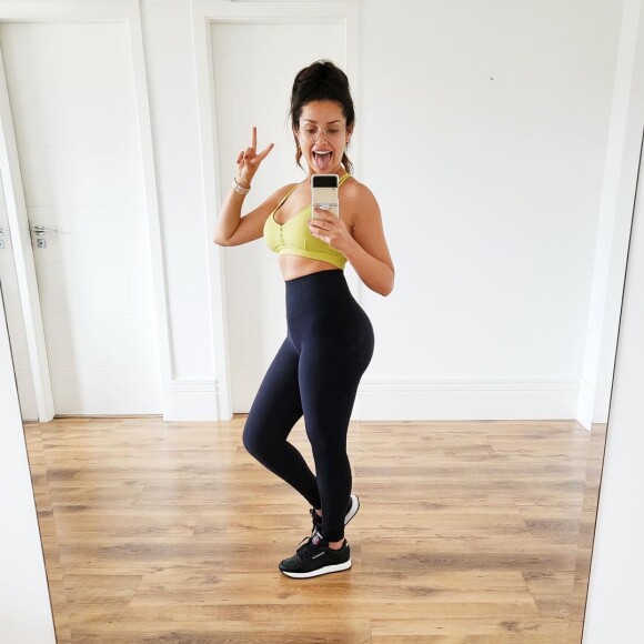 Juliette compartilhou com os fãs foto com look de academia