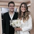 Joaquim Lopes e Marcella Fogaça anunciaram a notícia do casamento ao compartilharem nas redes sociais algumas fotos feitas no cartório