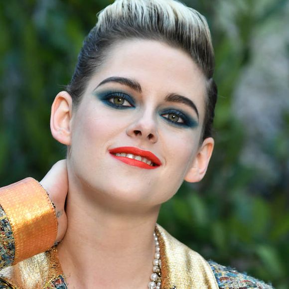 Kristen Stewart contou que usar vestido da princesa Diana em filme foi 'assustador'