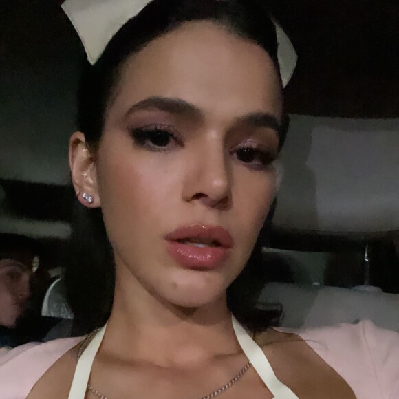Bruna Marquezine polemizou ao se fantasiar de enfermeira 