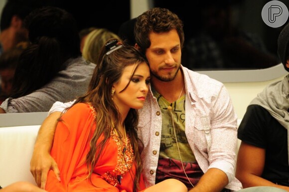 Kamilla e Elieser iniciam romance dentro do 'Big Brother Brasil 13'