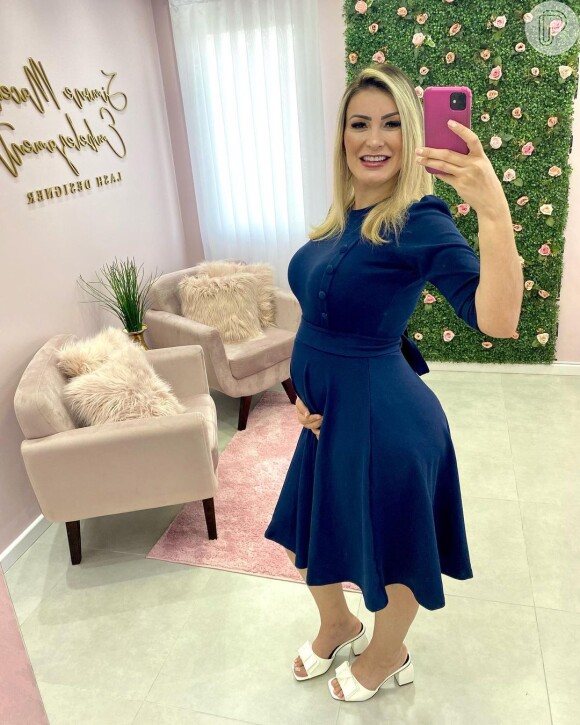 Andressa Urach, que está grávida de quatro meses, fez uma série de desabafos nas redes sociais