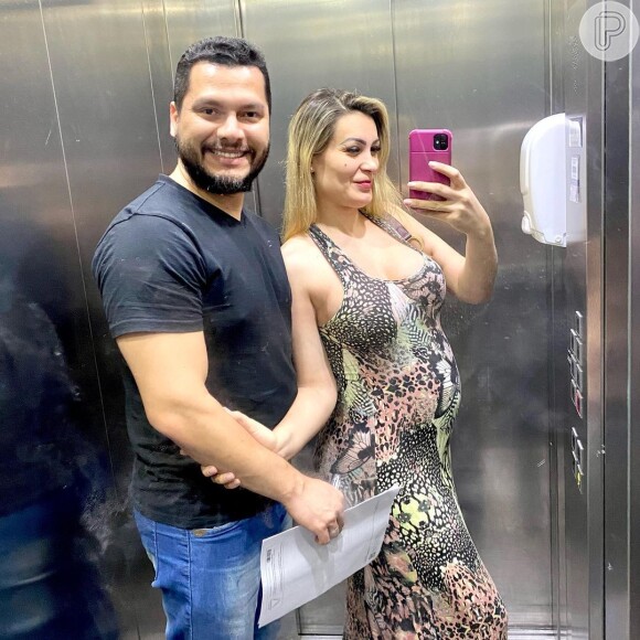 Andressa Urach mostrou barriga de grávida nas redes sociais