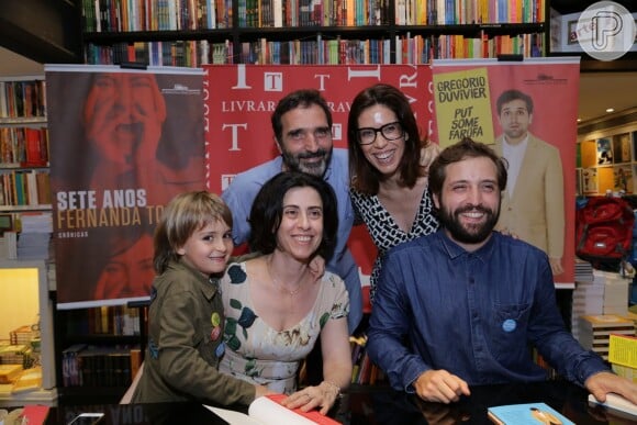 Maria Clara Gueiros prestigia o lançamento dos livros de Fernanda Torres e Gregório Duvivier 
