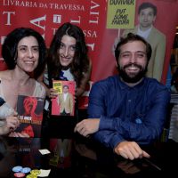 Fernanda Torres e Gregório Duvivier lançam livros com presença de Clarice Falcão