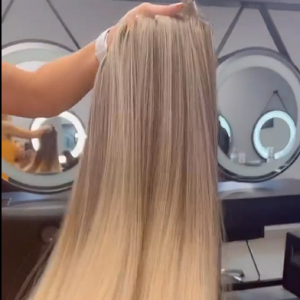 Deolane Bezerra filma o próprio megahair antes de colocá-lo novamente nos fios