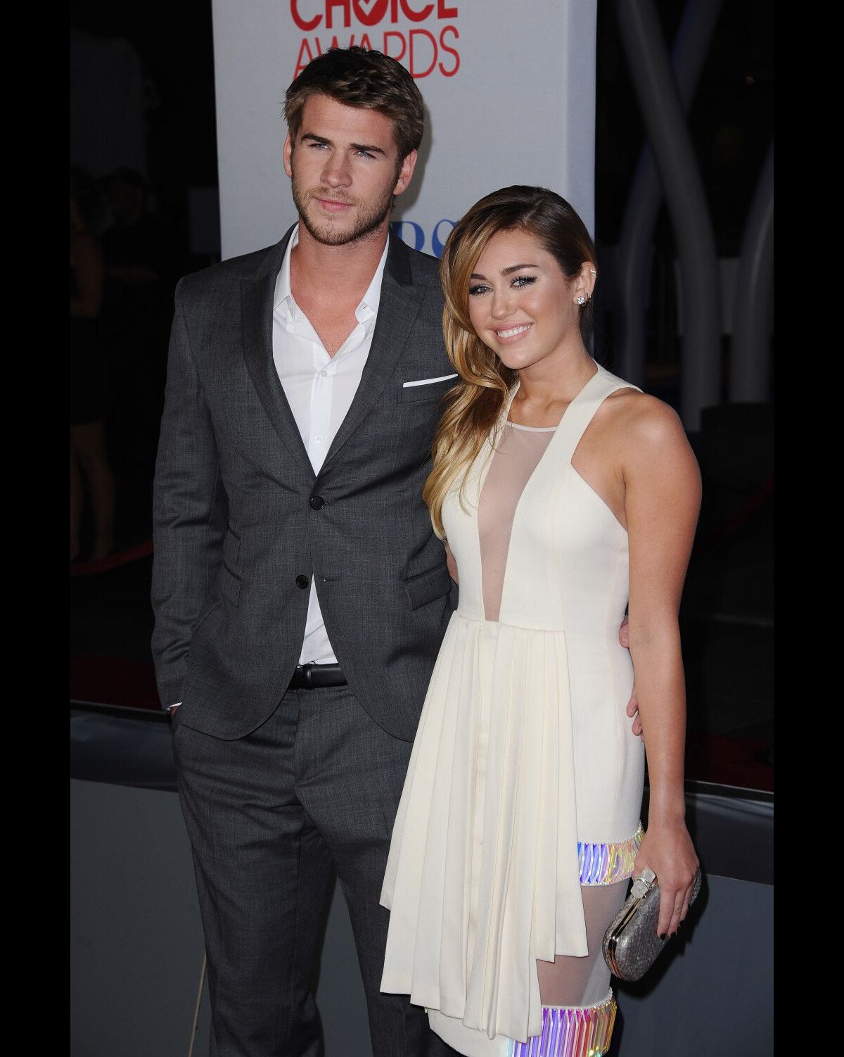 Noivado de Liam Hemsworth com Miley Cyrus é desconversado pelo