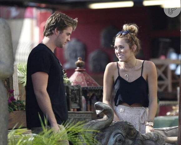 Liam Hemsworth teria traído Miley com a atriz January Jones, na festa pré-Oscar